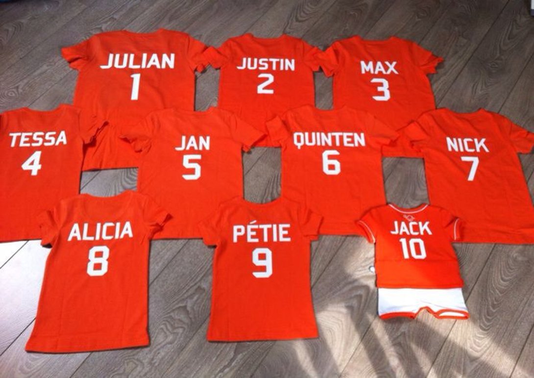 Oranje shirts van alle kleinkinderen