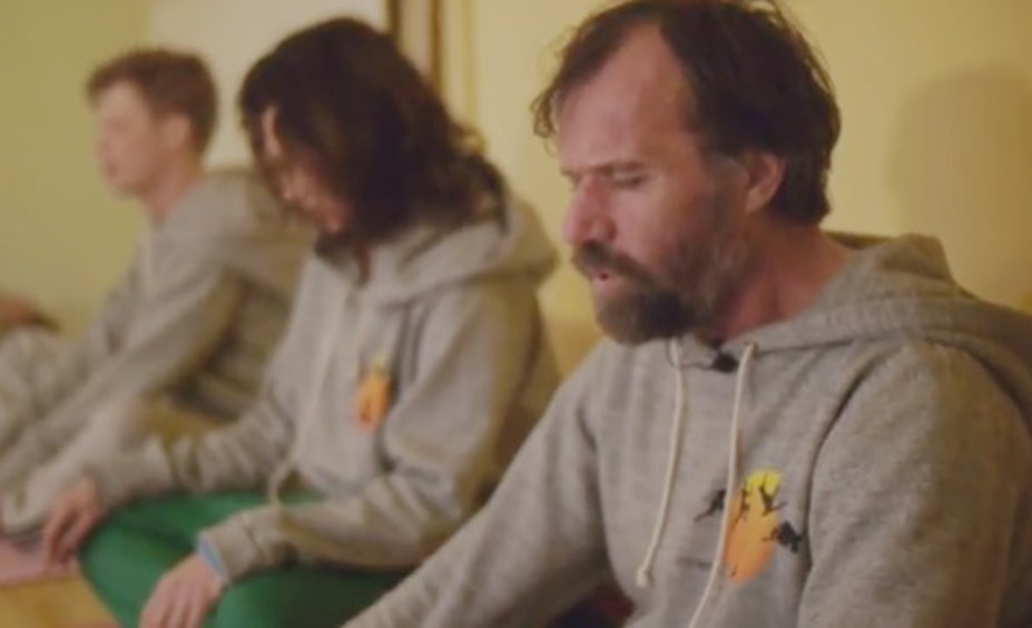 Groep in meditatie — Wim Hof training